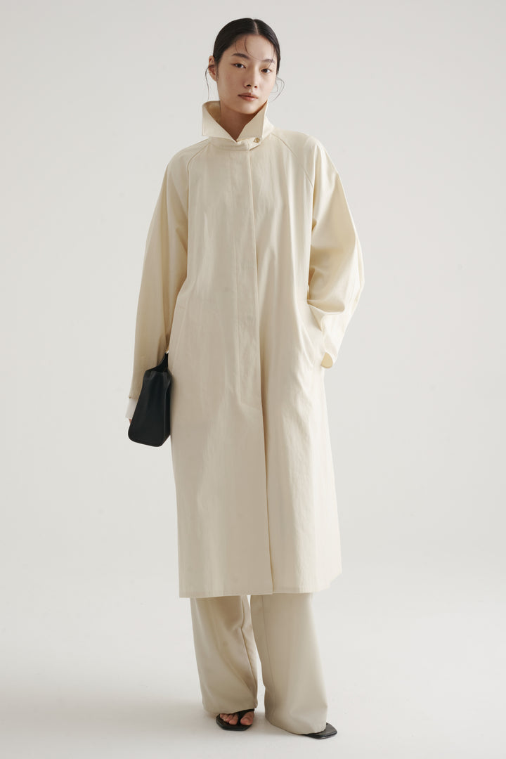 Solid Form Trench Coat / White