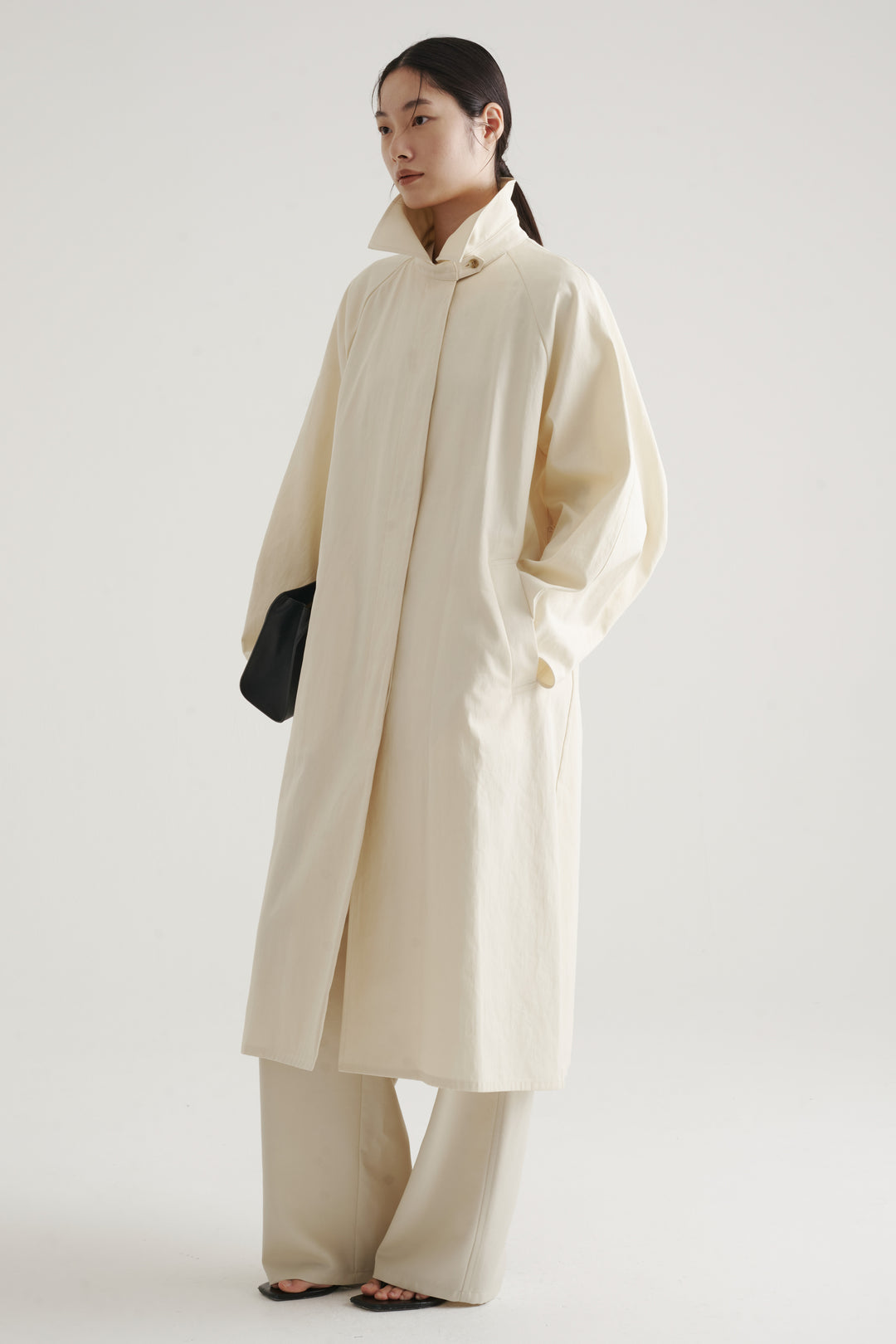 Solid Form Trench Coat / White
