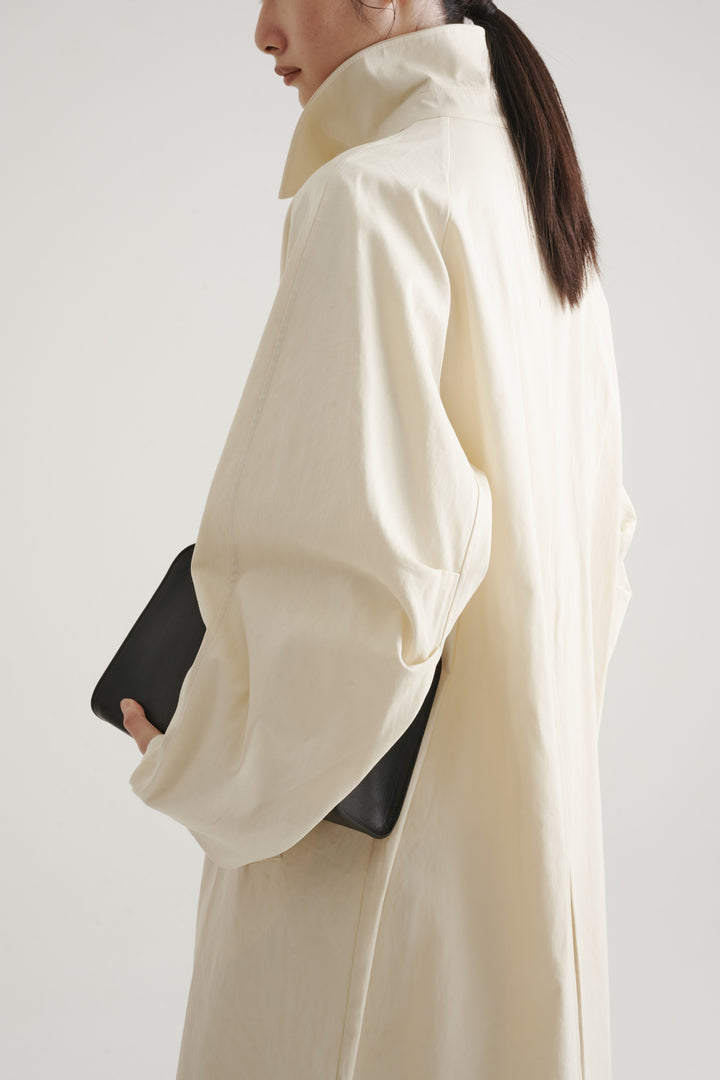Solid Form Trench Coat / White