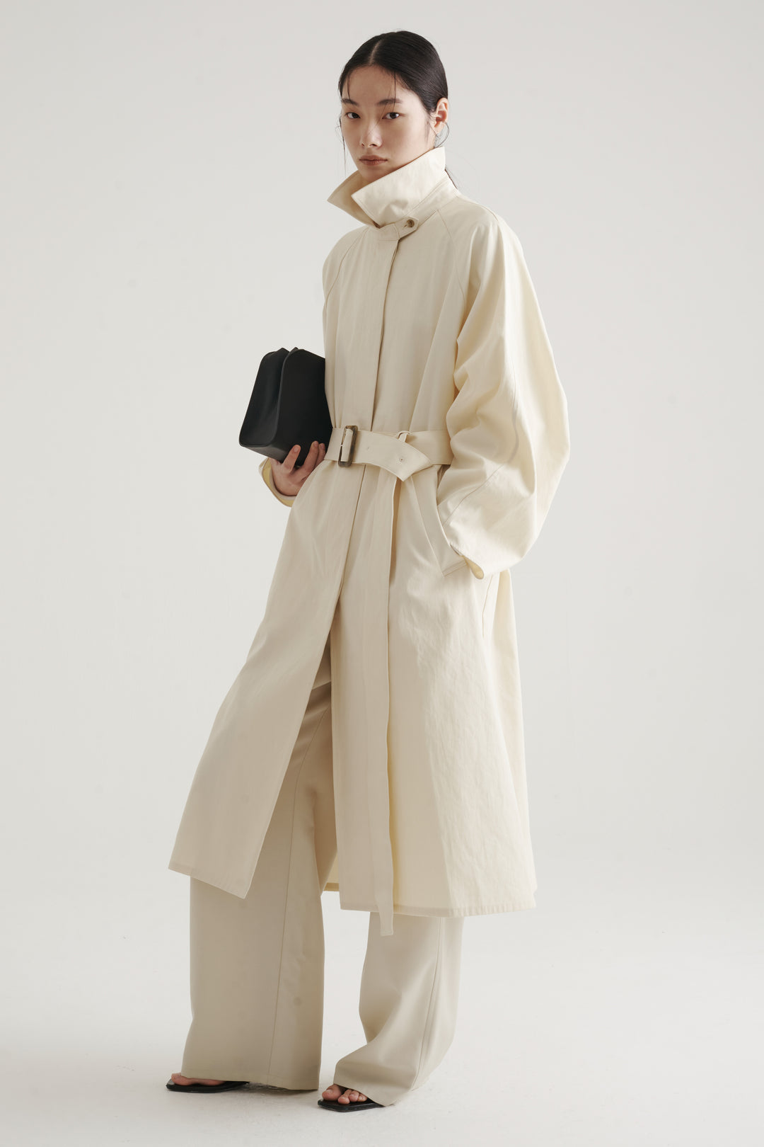 Solid Form Trench Coat / White