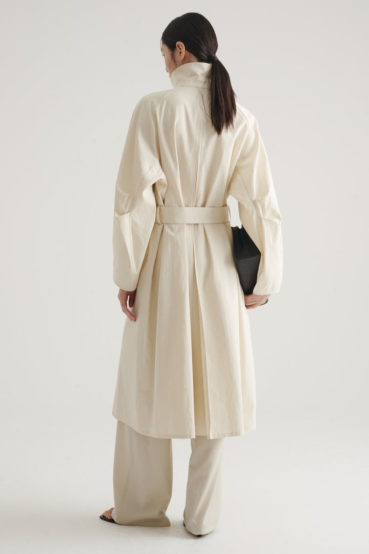 Solid Form Trench Coat / White