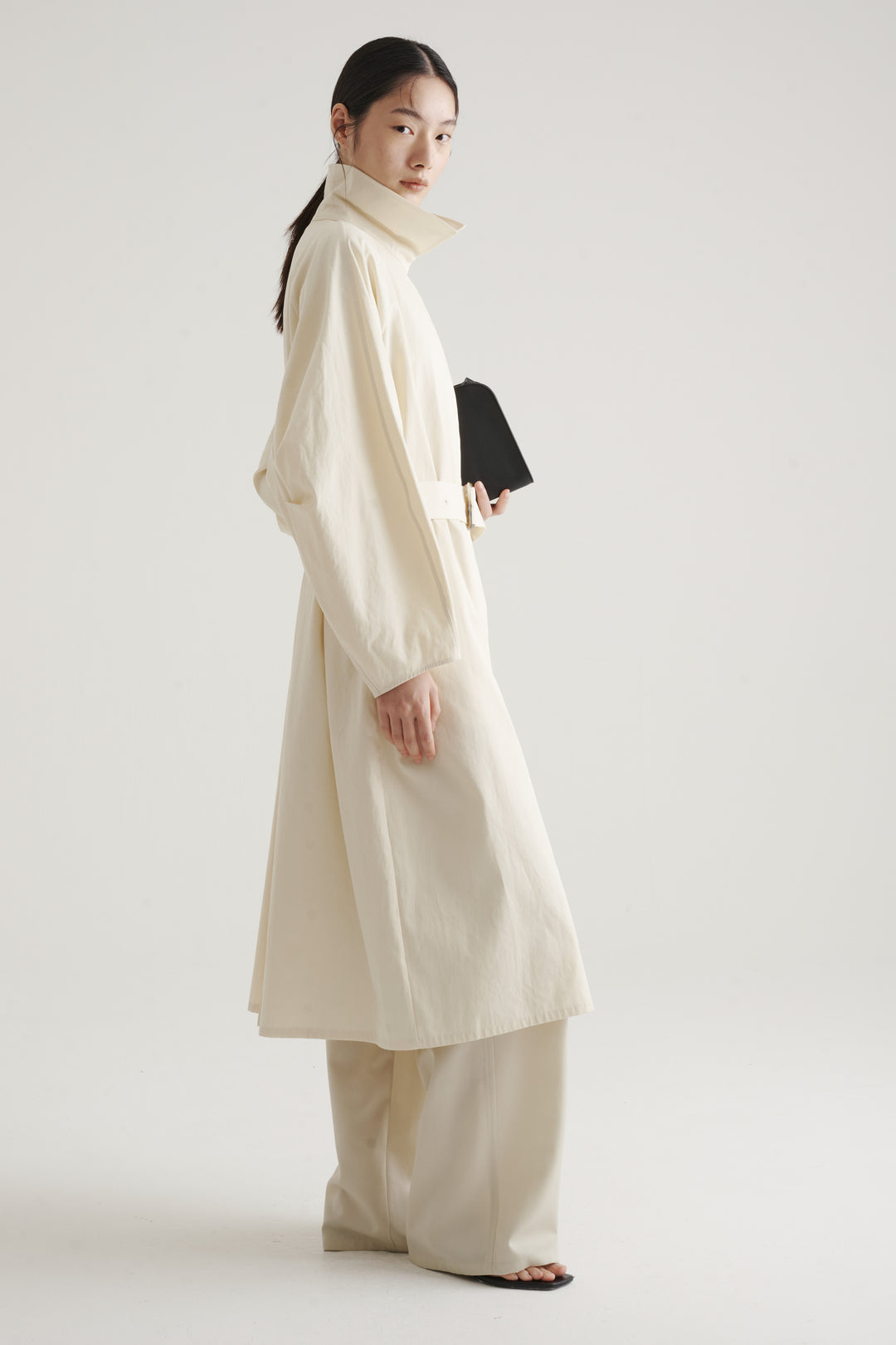 Solid Form Trench Coat / White