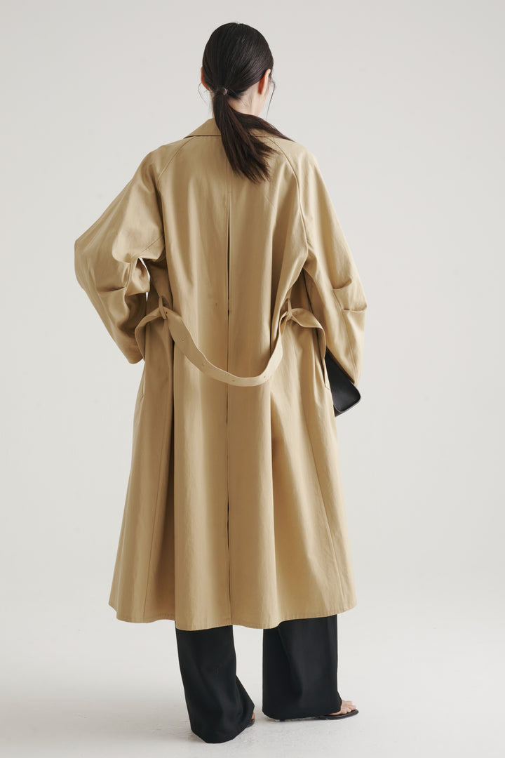 Solid Form Trench Coat / White