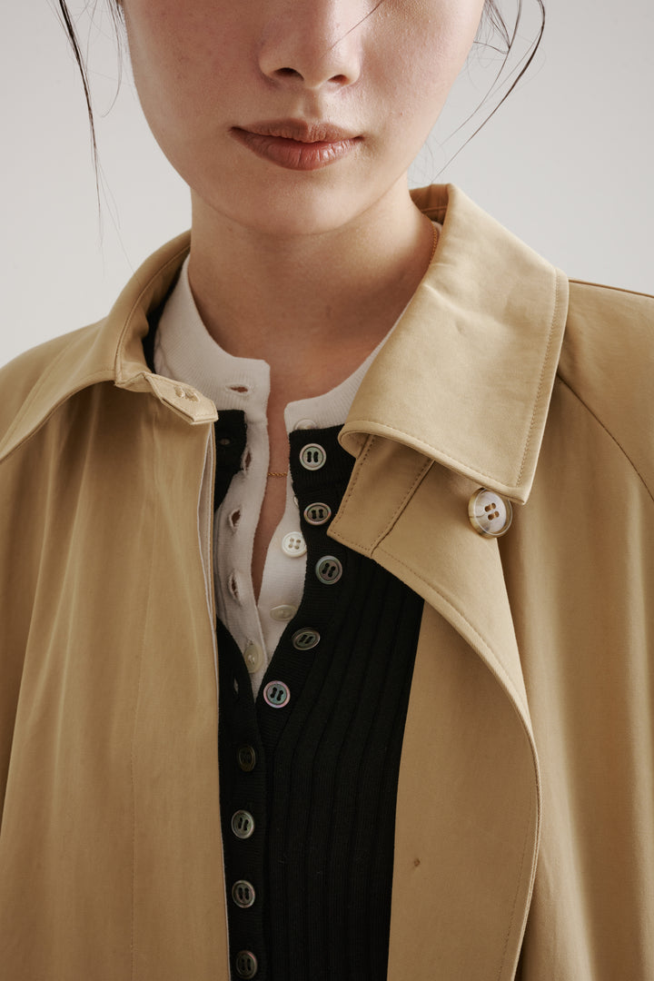 Solid Form Trench Coat / White