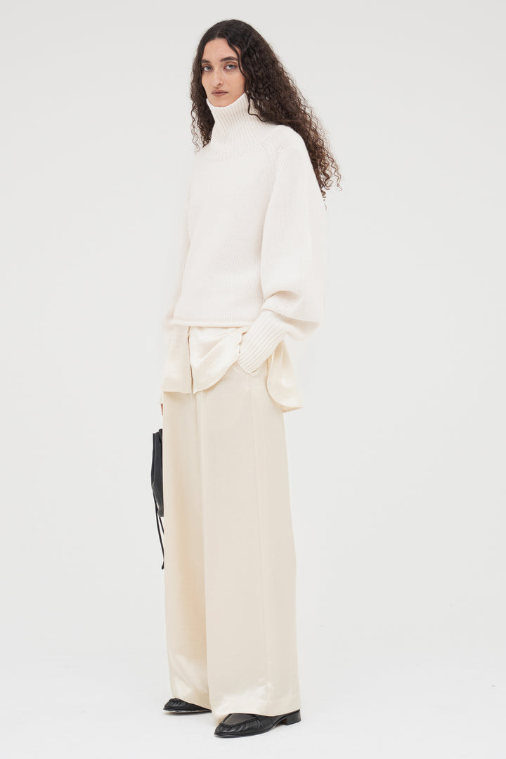 Contour Turtle Neck Knit / Black