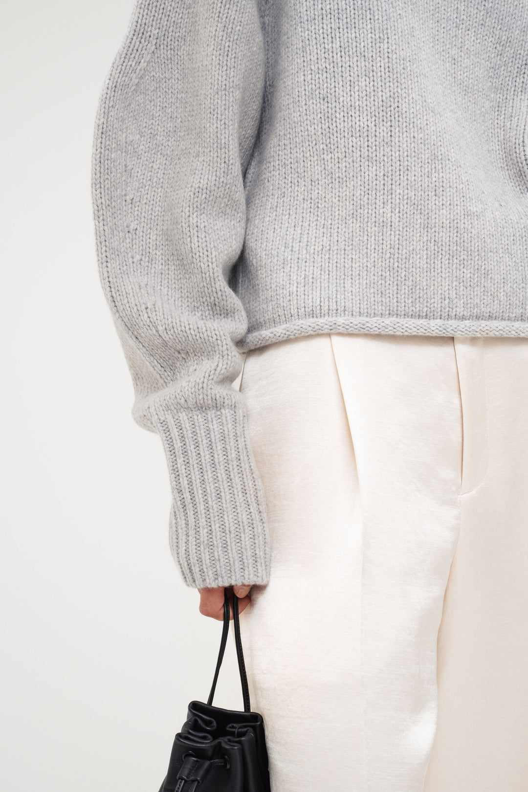 Contour Turtle Neck Knit / Grey