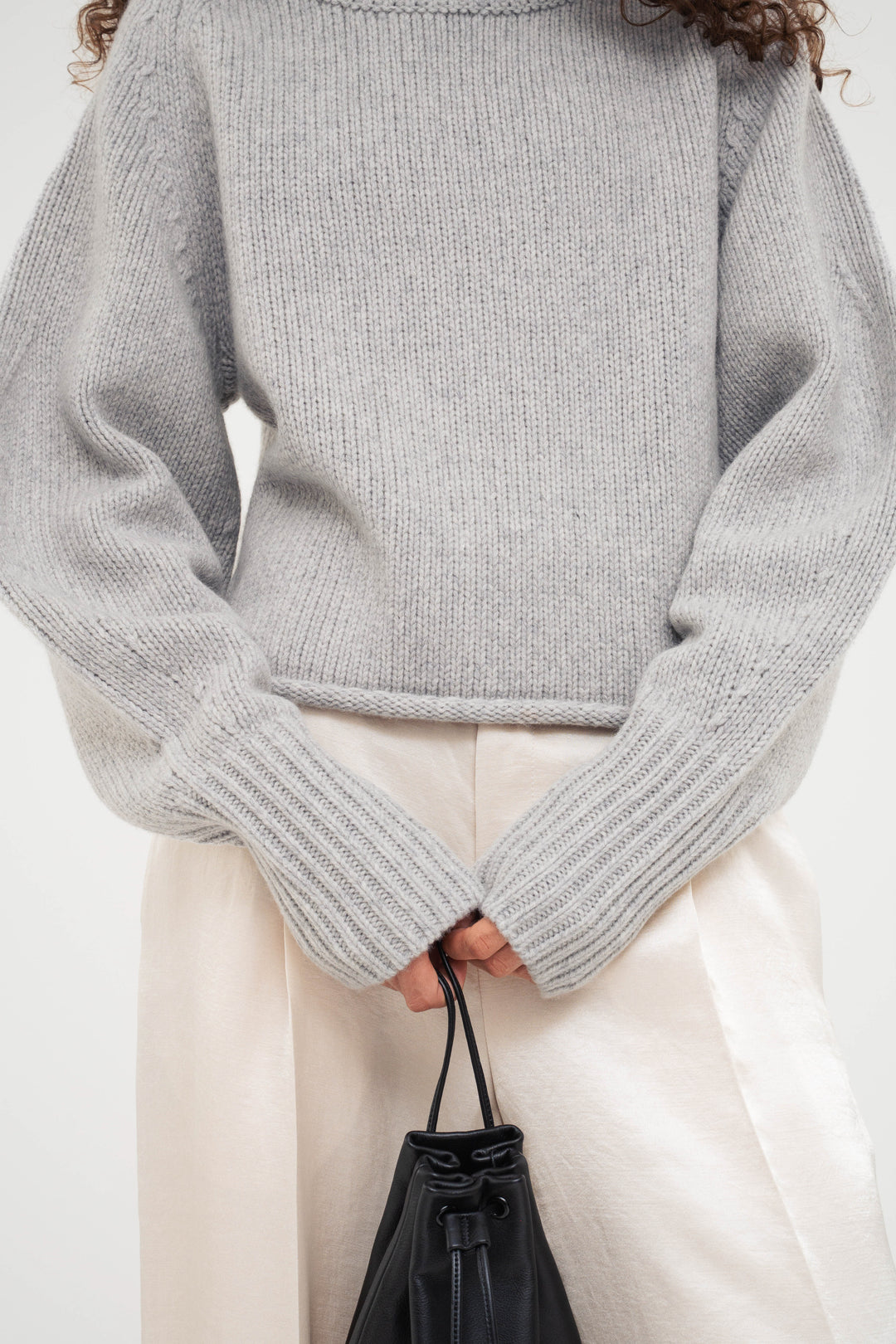 Contour Turtle Neck Knit / Grey