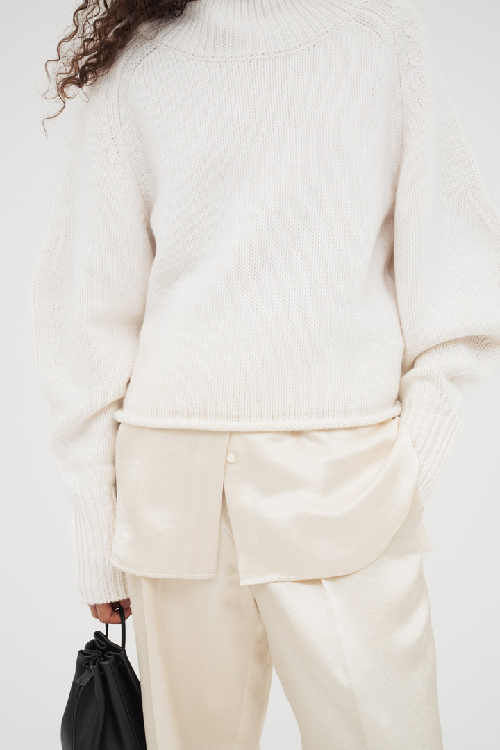 Contour Turtle Neck Knit / Black