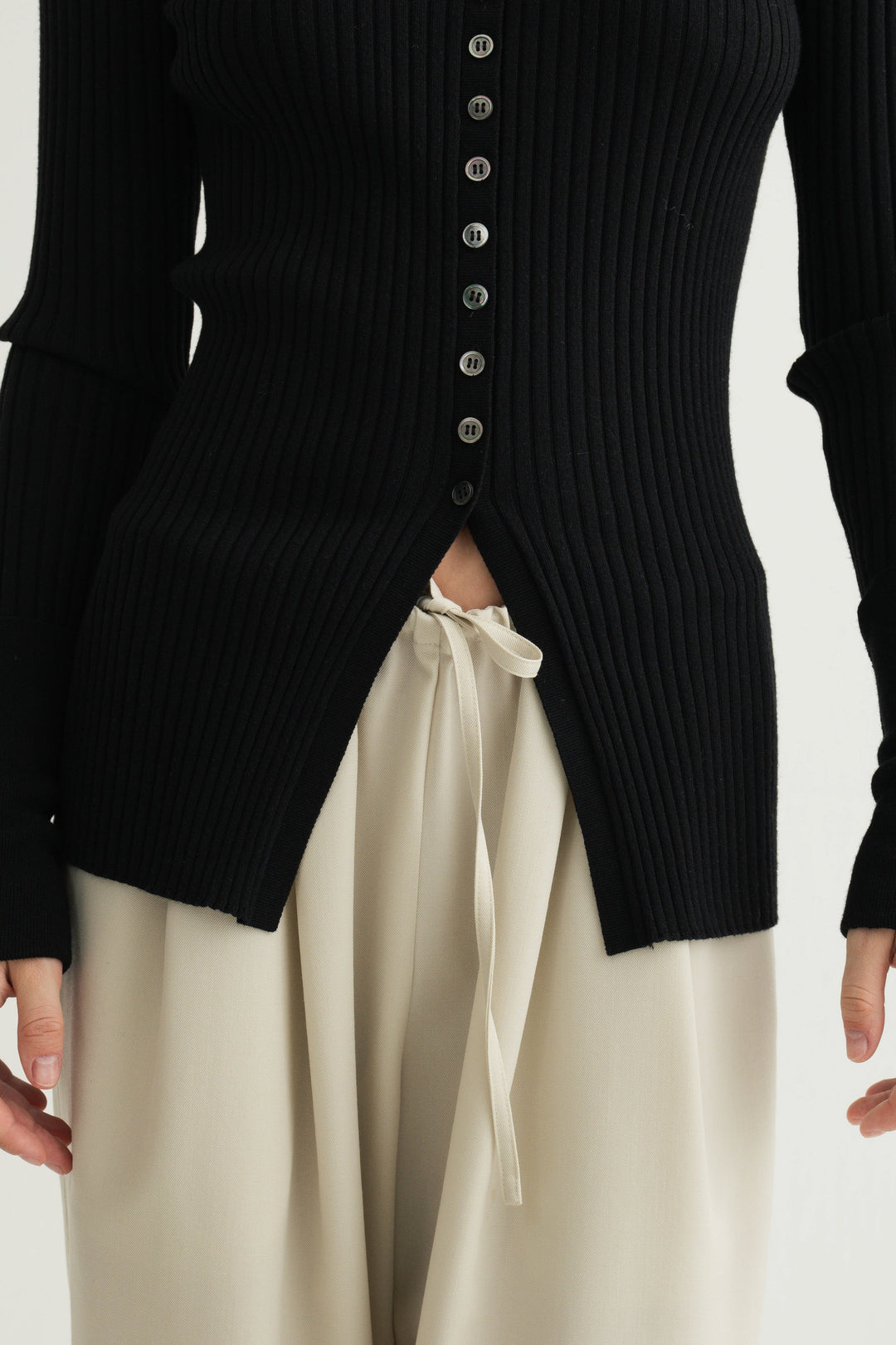Wool Silk Long Sleeve Cardigan / Black