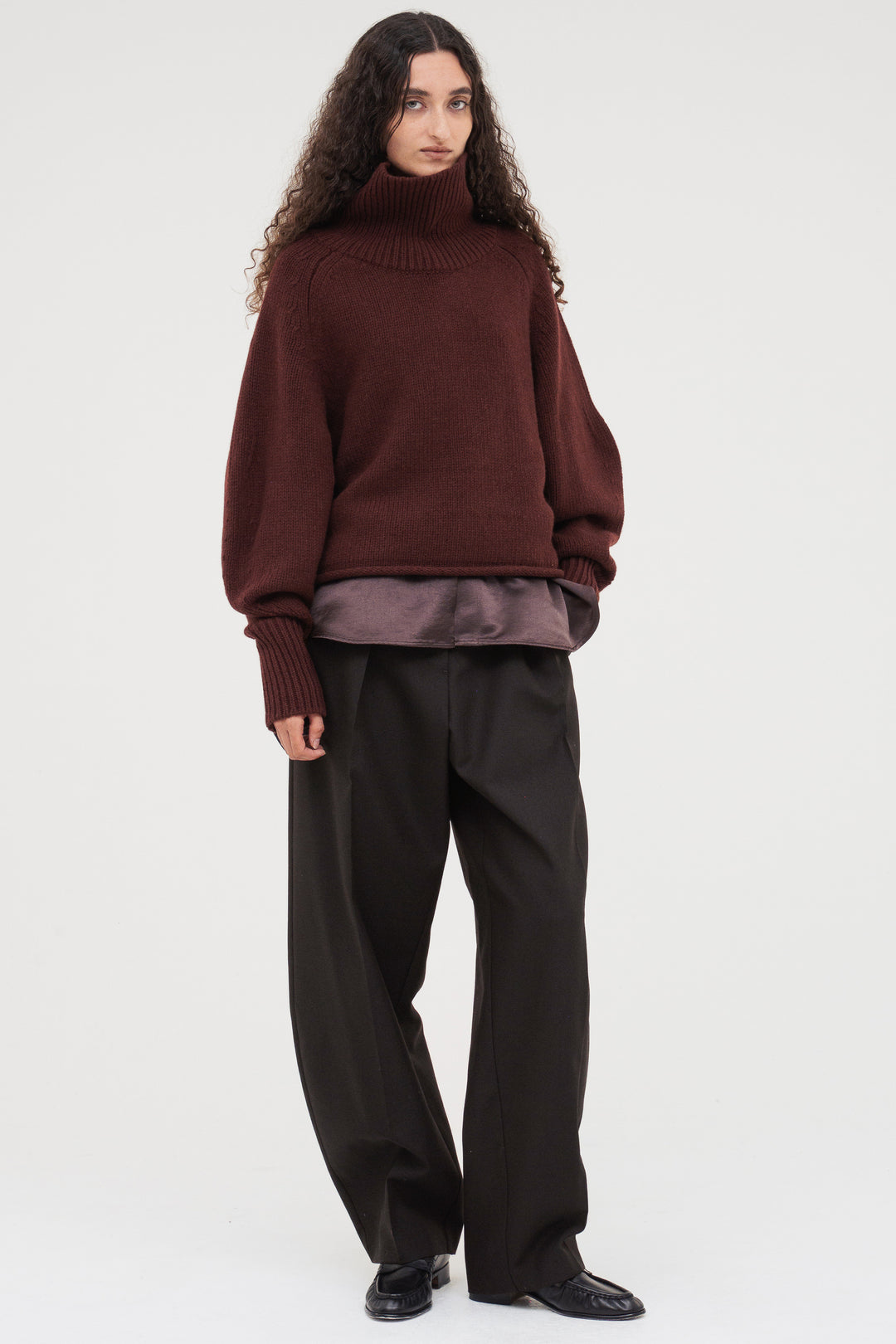 Contour Turtle Neck Knit / White