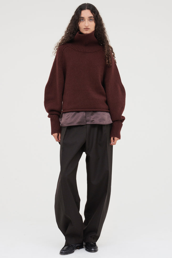 Contour Turtle Neck Knit / White