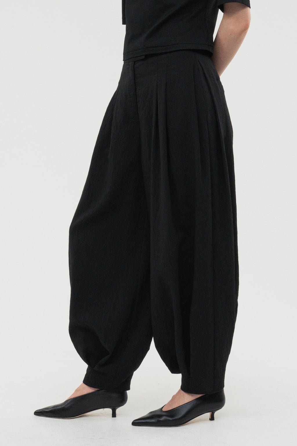 Balloon Tuck Easy Pants / White