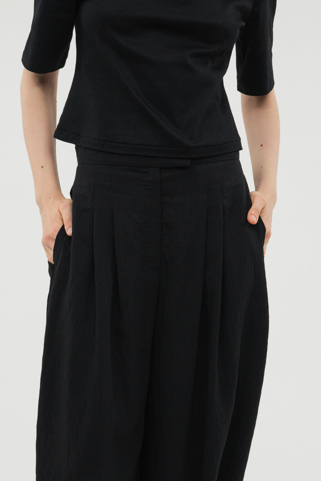 Balloon Tuck Easy Pants / Black