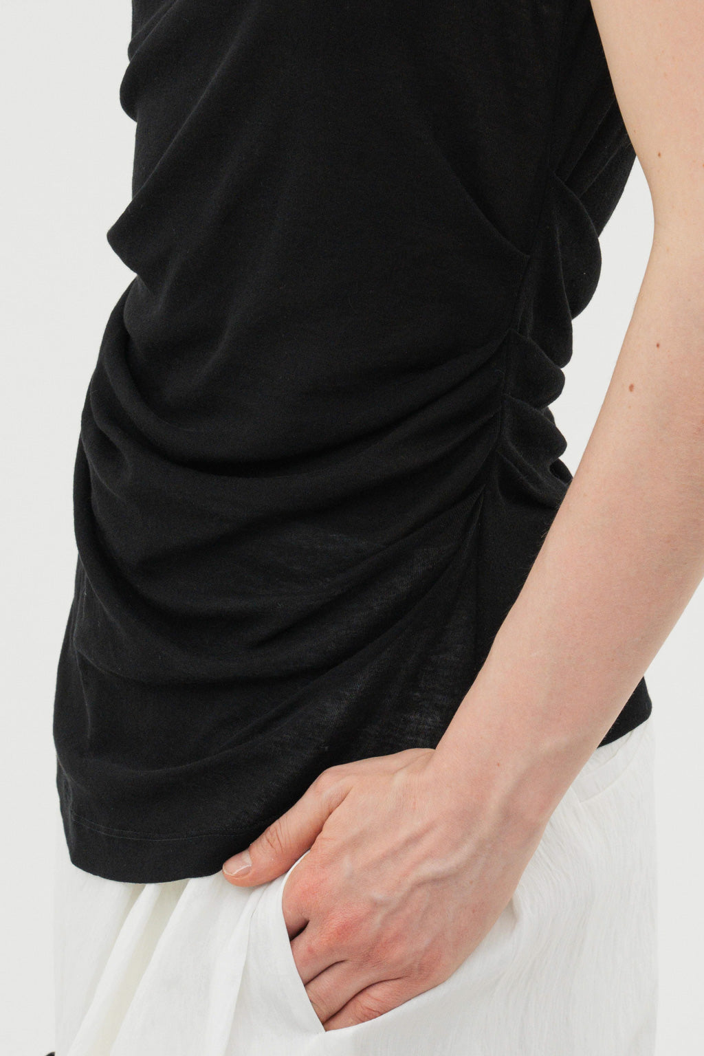 トップス (im)perf. Drape Cut&Sew black Drape Cut&Sew / Black – (im)perf.
