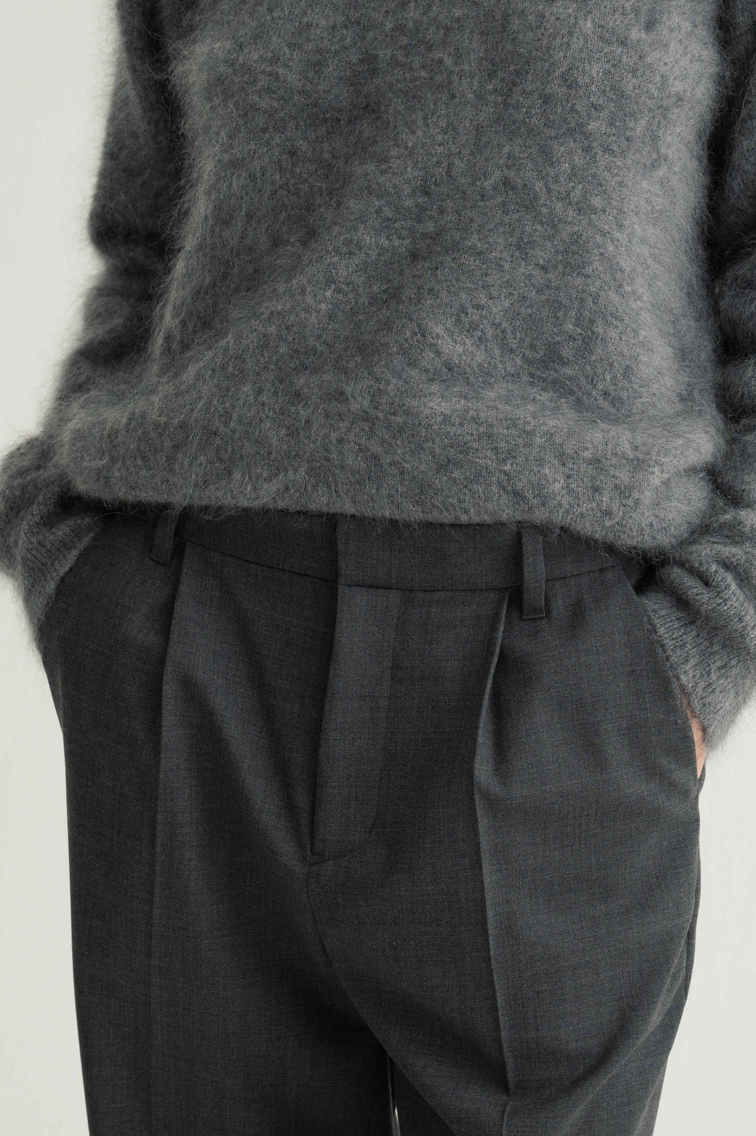 Virgin Wool Slim Straight Pants / Grey