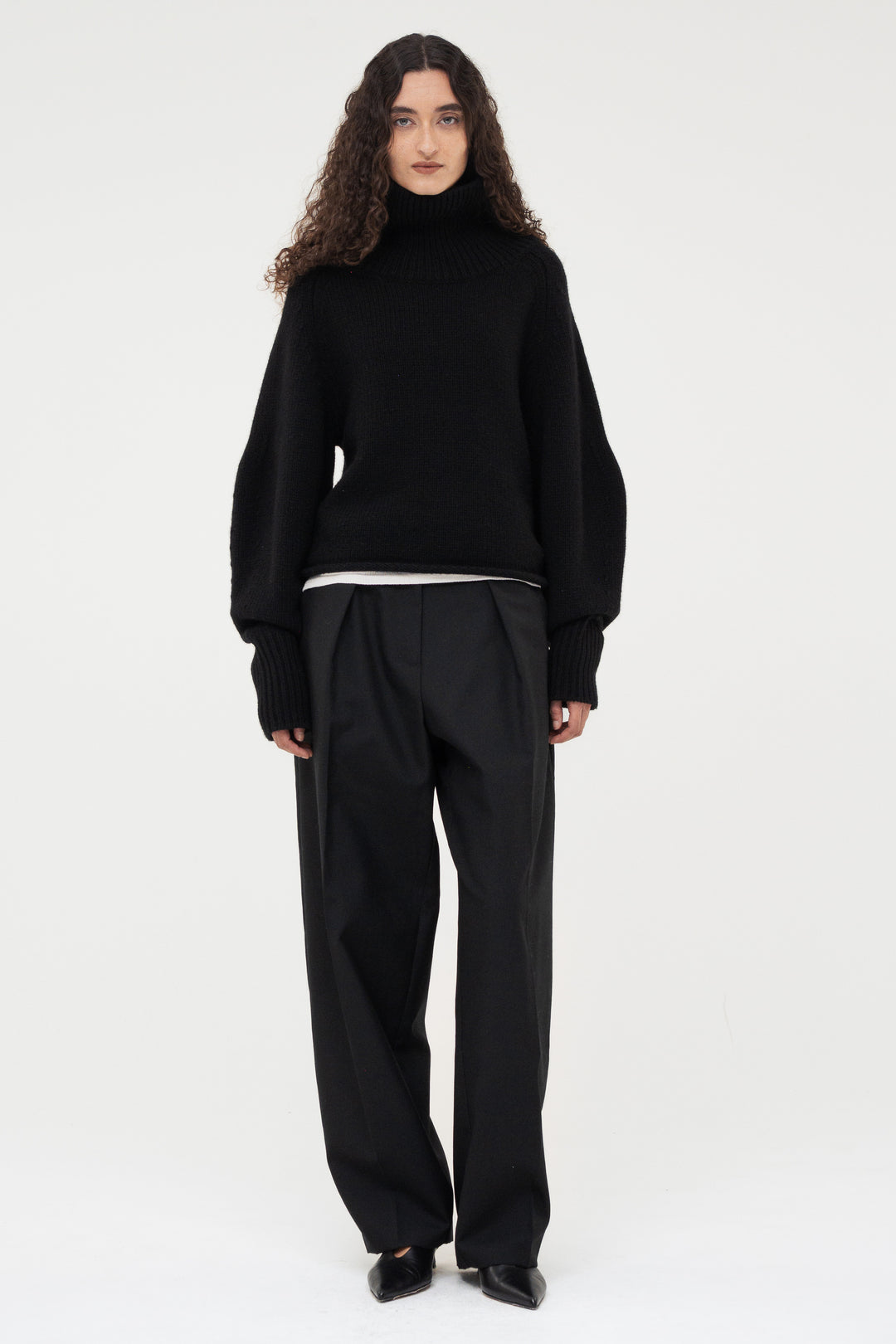 Contour Turtle Neck Knit / Black