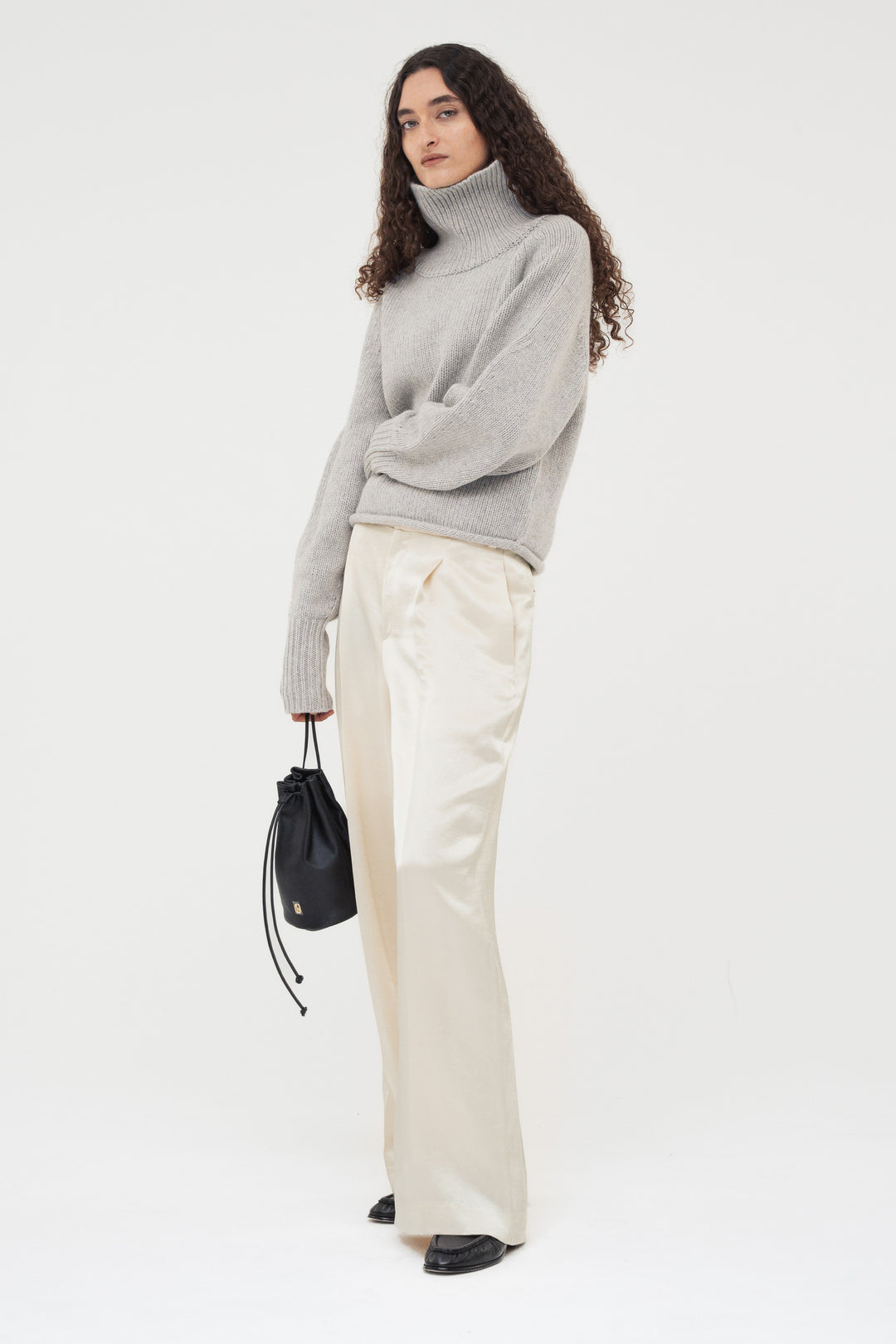 Contour Turtle Neck Knit / Grey