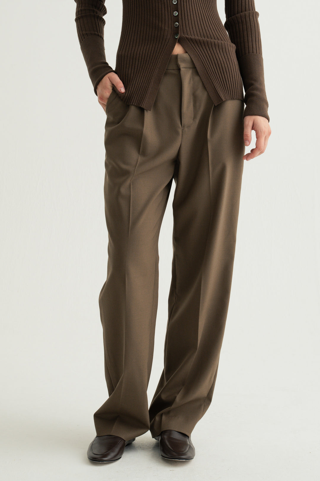 Virgin Wool Slim Straight Pants / Brown