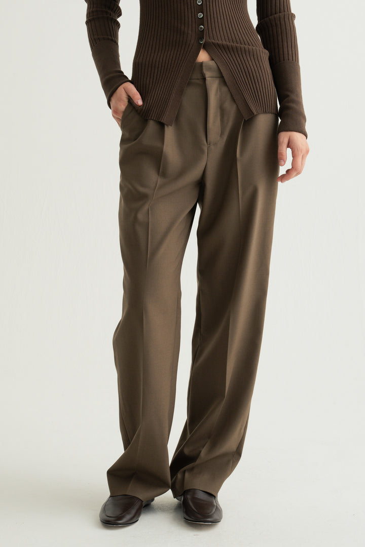 Virgin Wool Slim Straight Pants / Brown