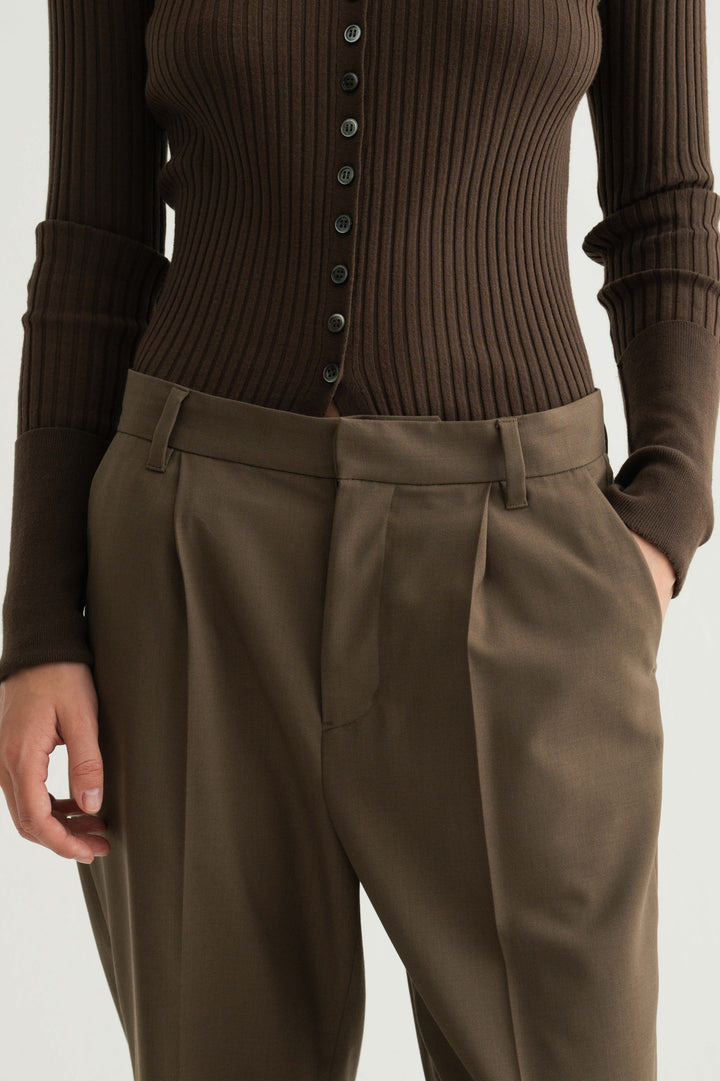 Virgin Wool Slim Straight Pants / Brown