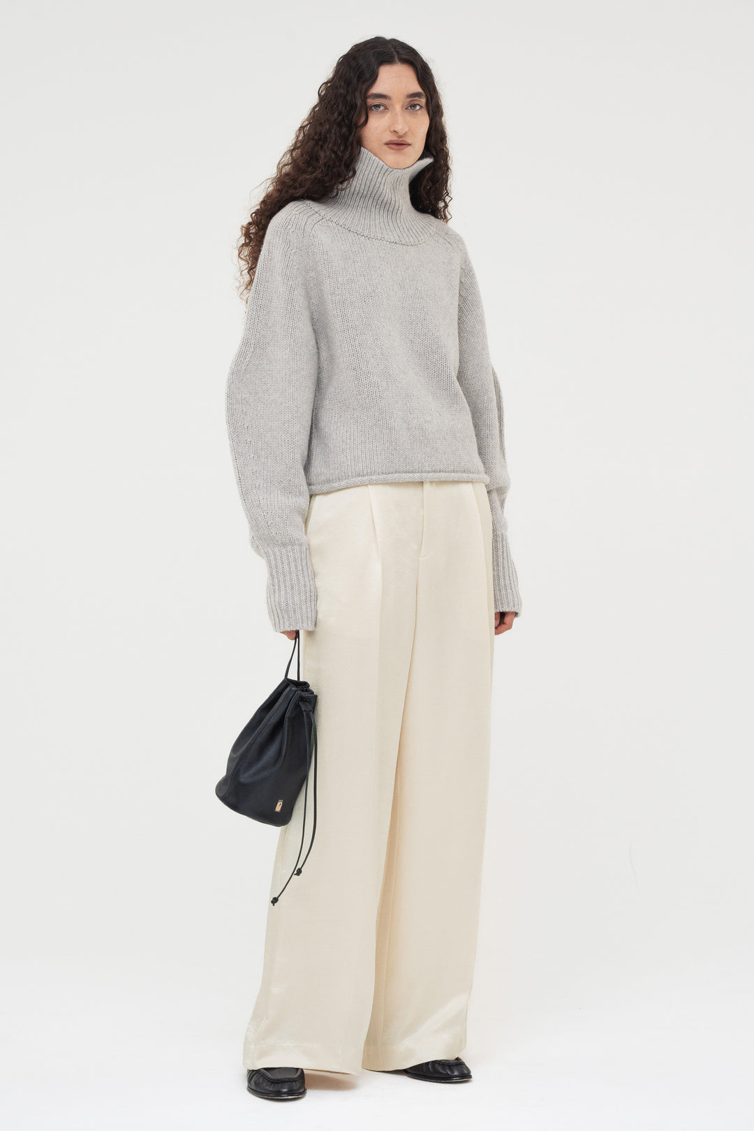 Contour Turtle Neck Knit / Grey