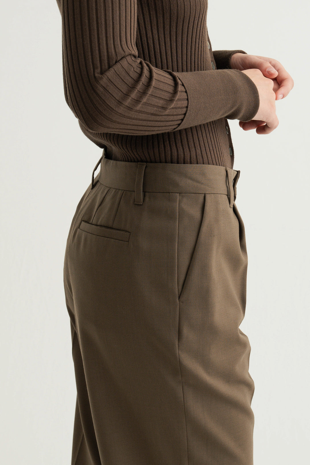 Virgin Wool Slim Straight Pants / Brown