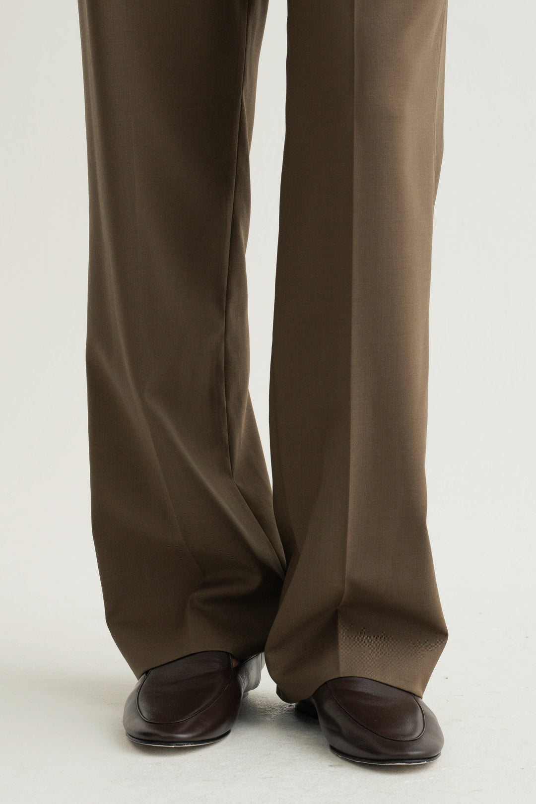 Virgin Wool Slim Straight Pants / Brown