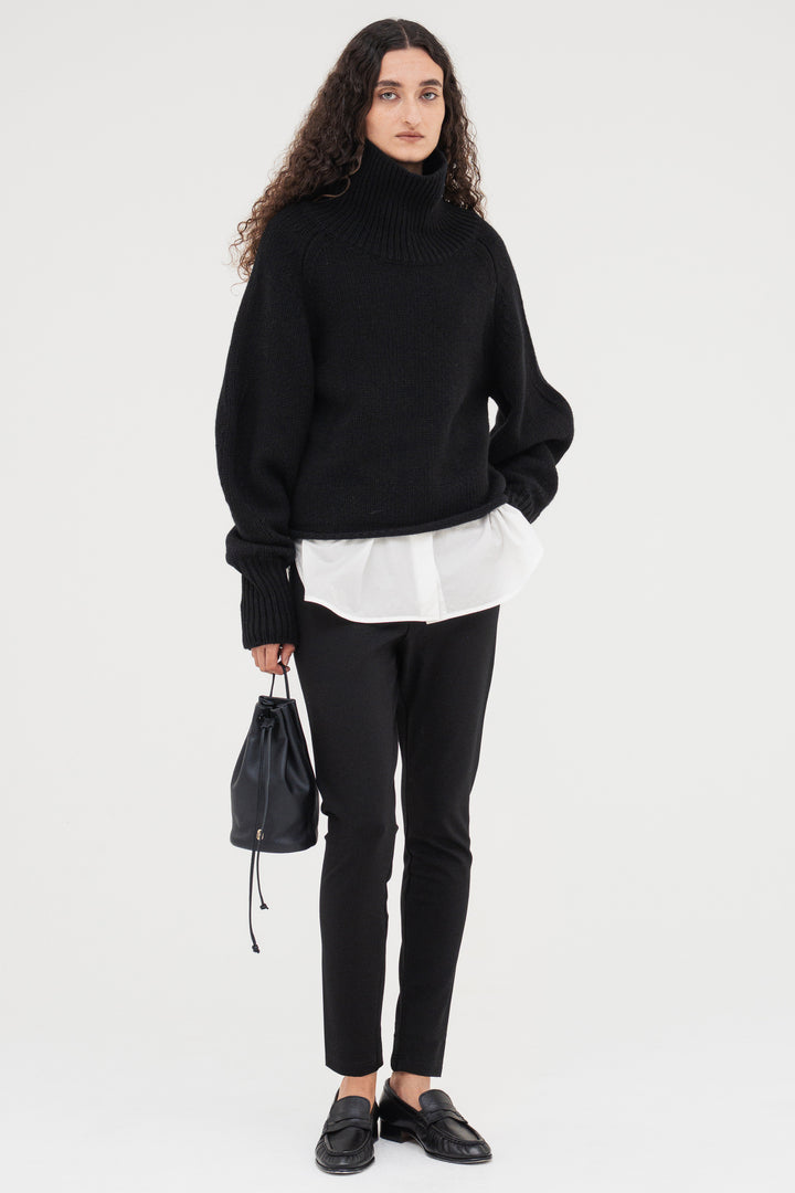 Contour Turtle Neck Knit / Black