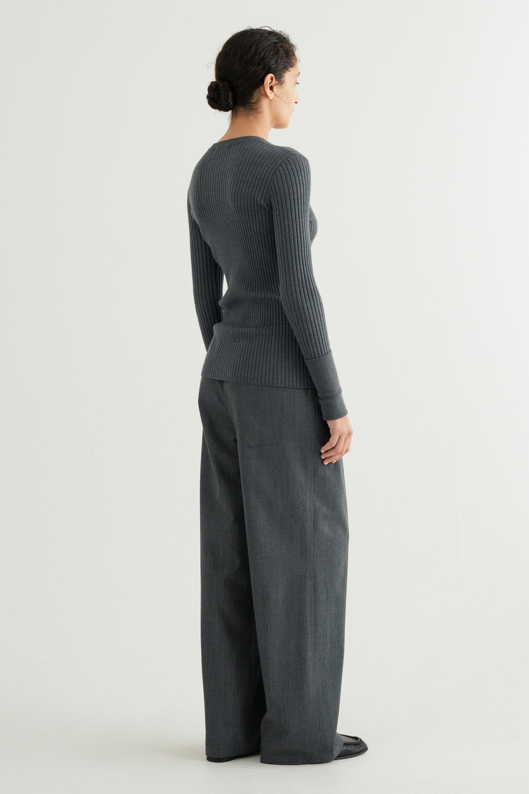 Wool Silk Long Sleeve Cardigan / Black