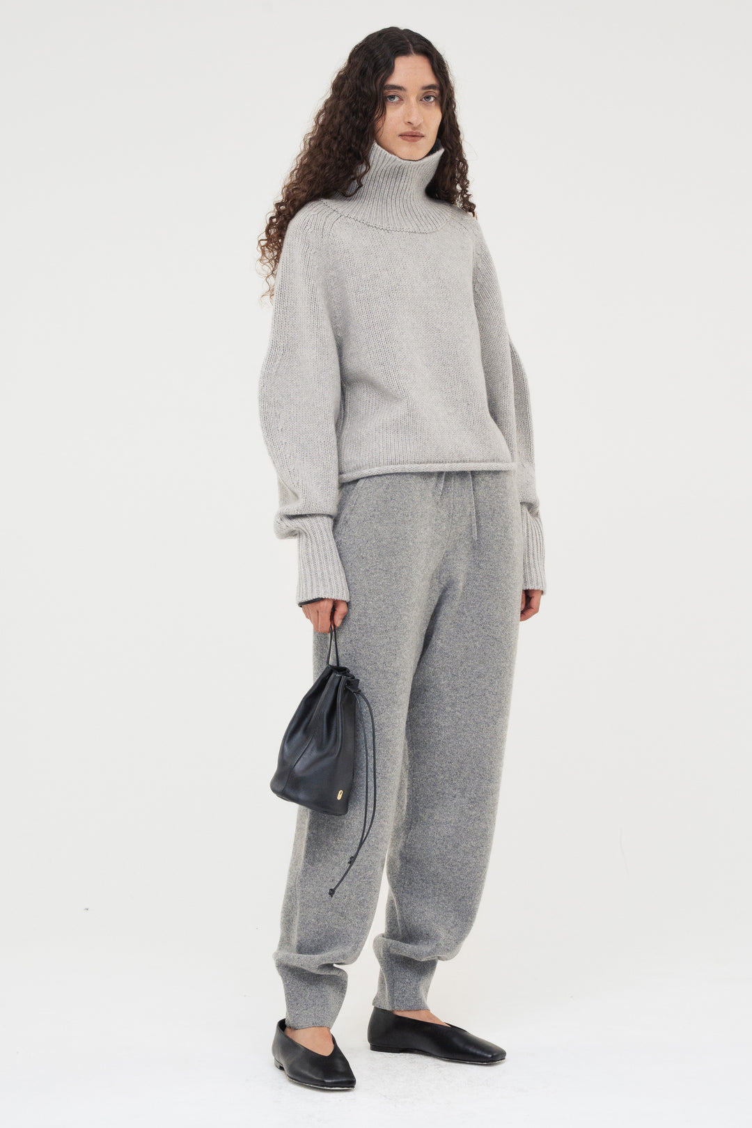 Contour Turtle Neck Knit / Grey