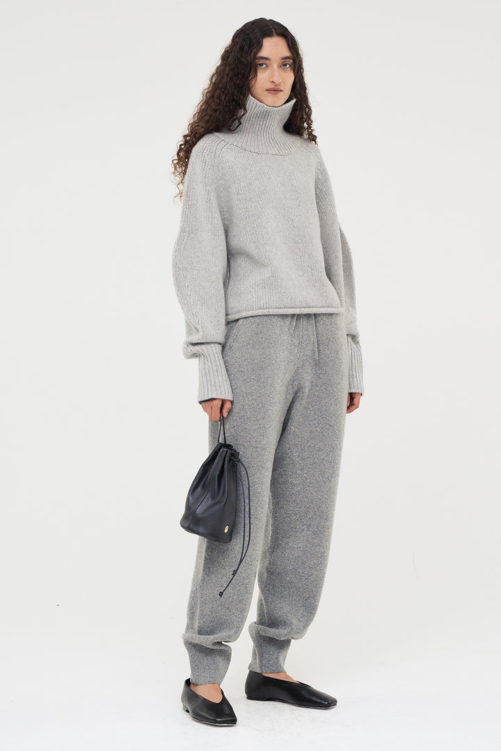 Contour Turtle Neck Knit / Grey