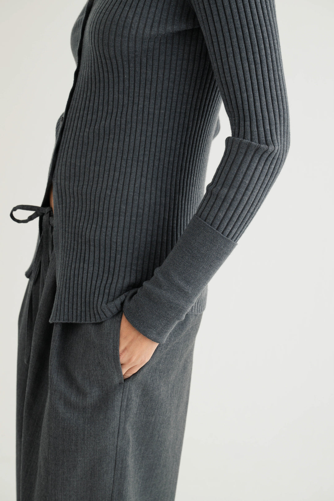 Wool Silk Long Sleeve Cardigan / Black