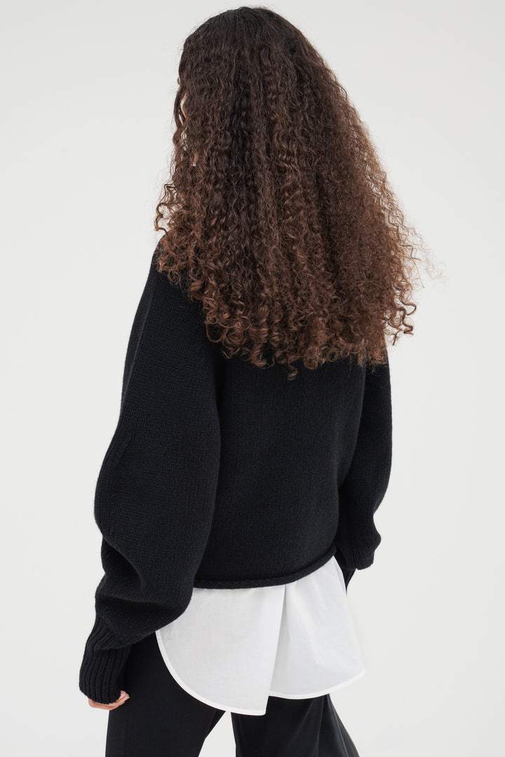 Contour Turtle Neck Knit / Black