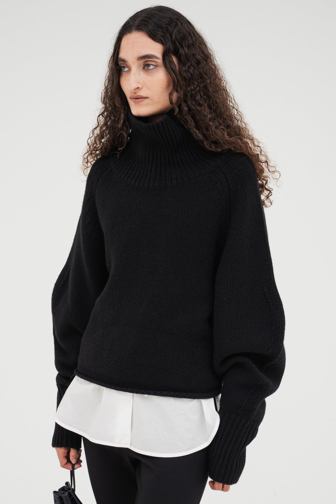 Contour Turtle Neck Knit / Black