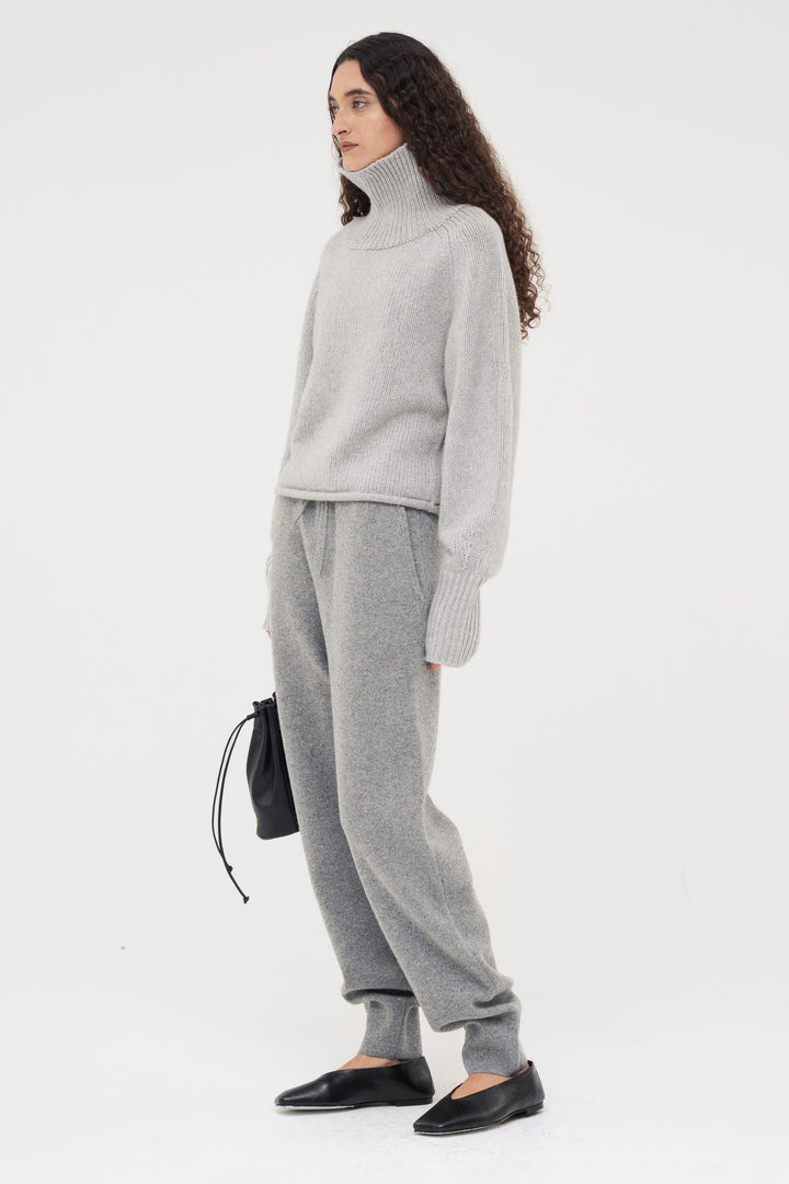 Contour Turtle Neck Knit / Grey