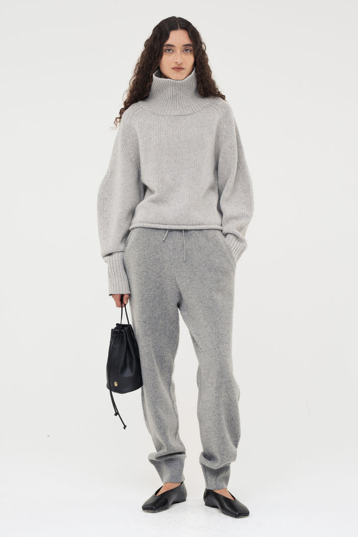 Contour Turtle Neck Knit / Grey