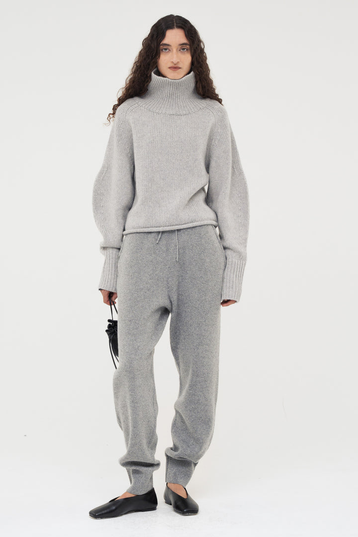 Contour Turtle Neck Knit / Grey