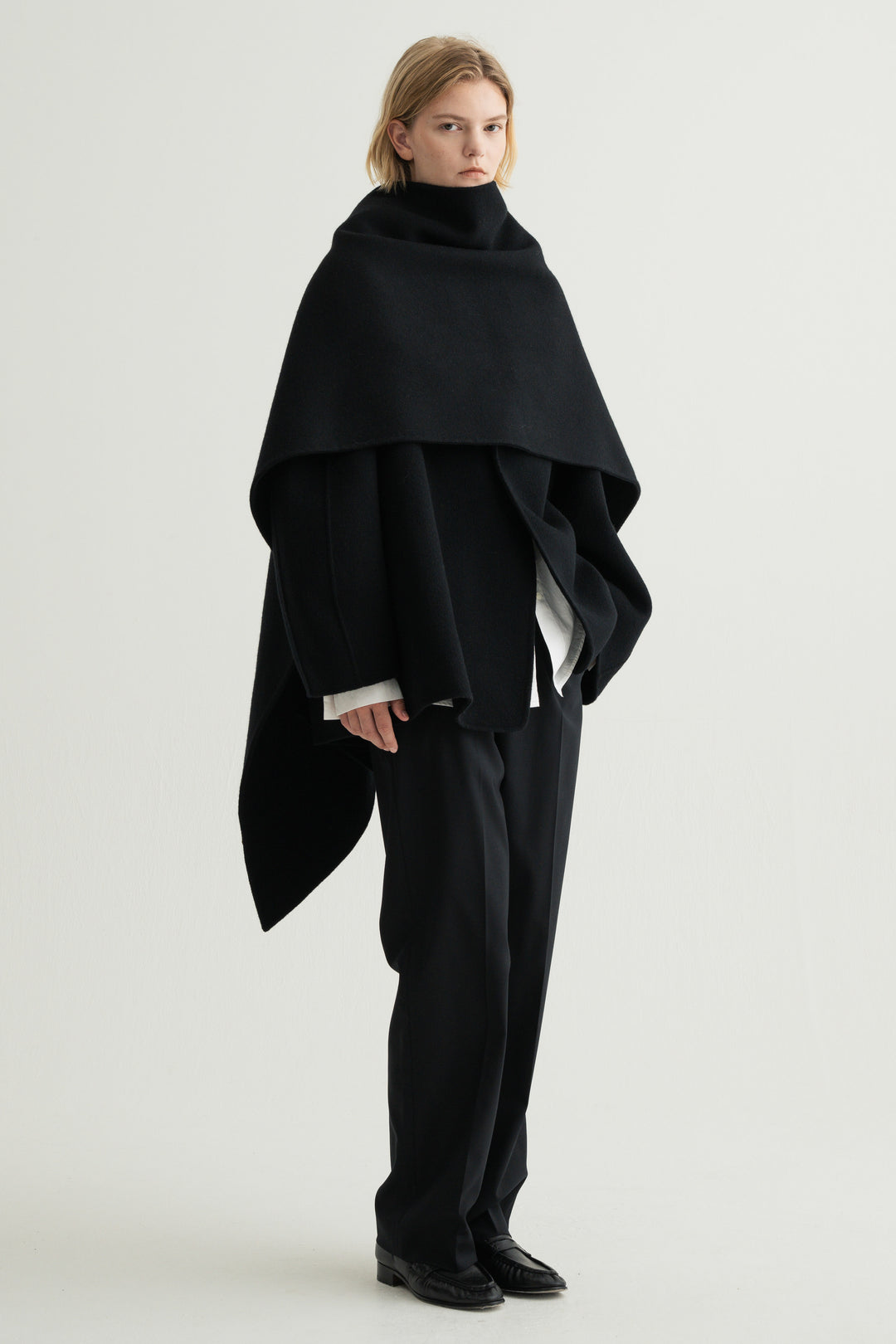 Virgin Wool Slim Straight Pants / Brown