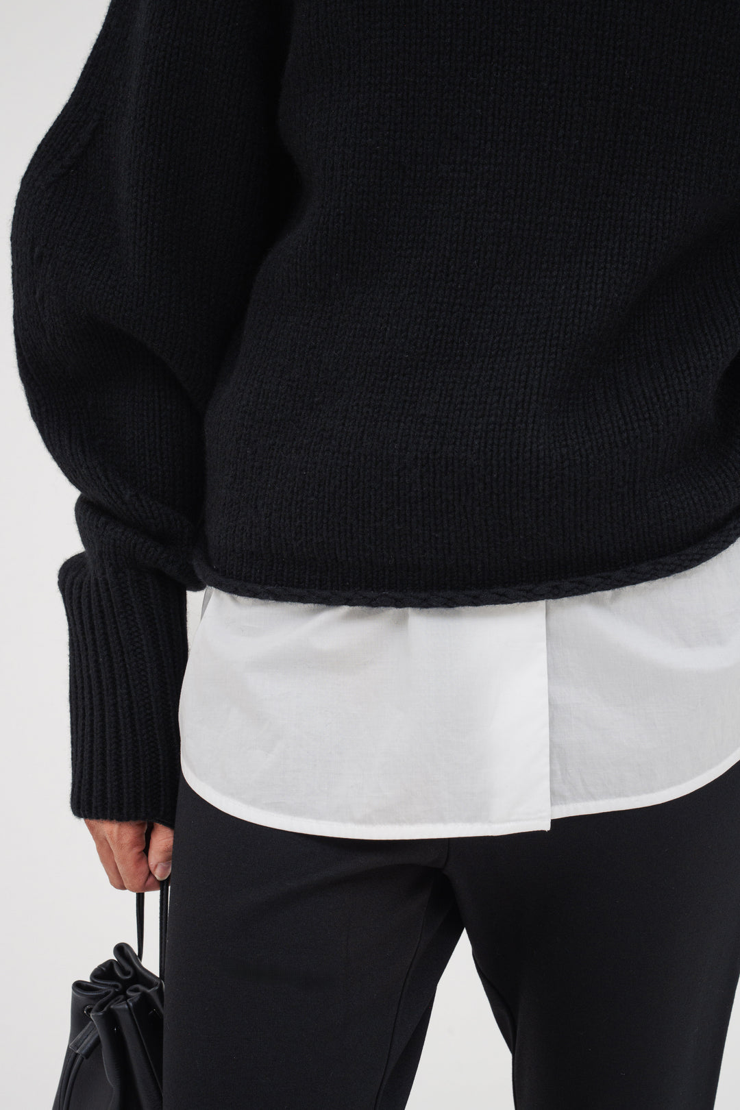 Contour Turtle Neck Knit / Black