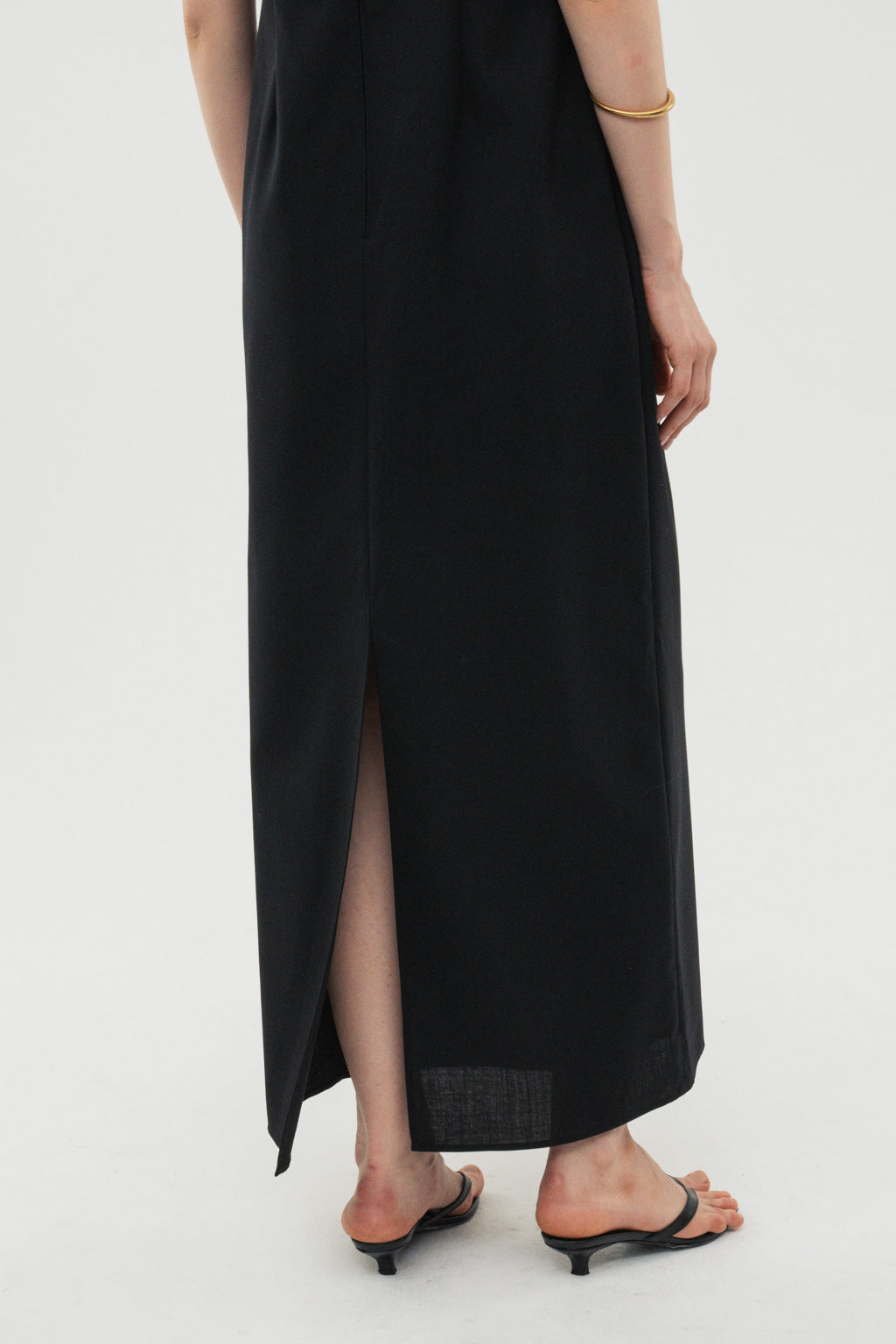 【coming soon】Back Slit Dress