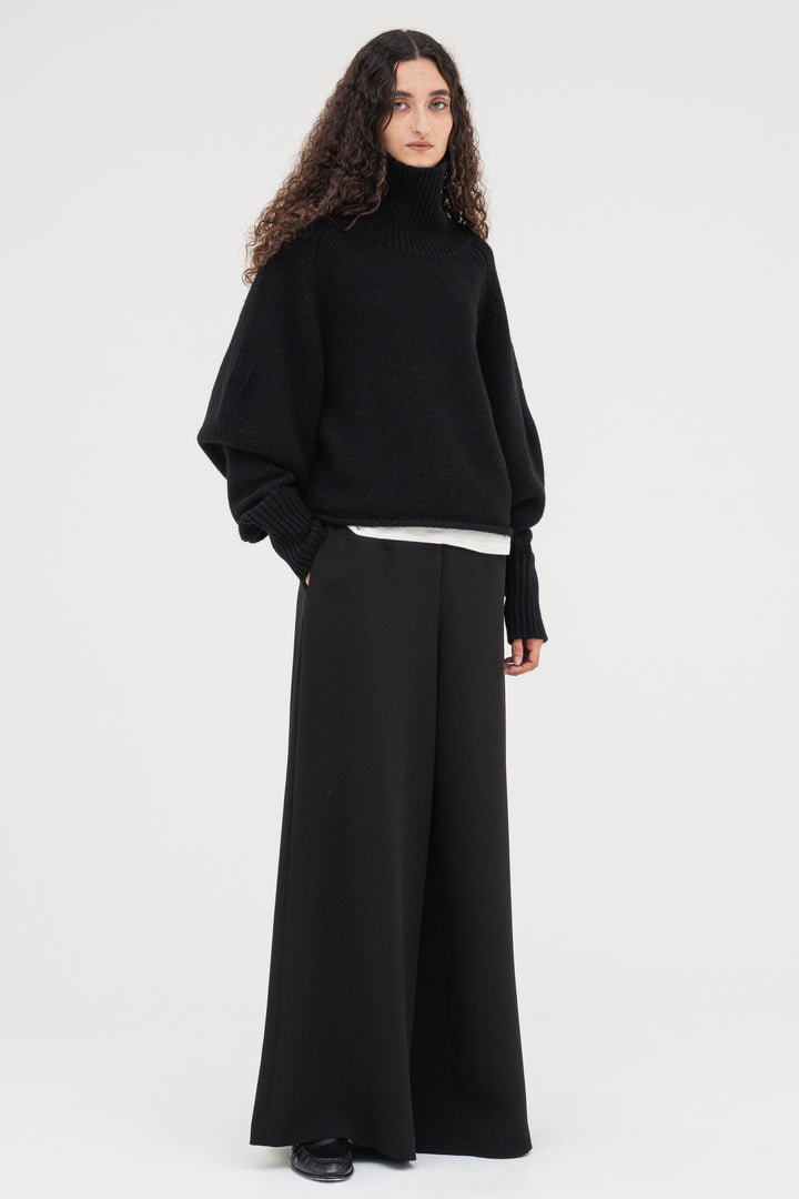 Contour Turtle Neck Knit / Black