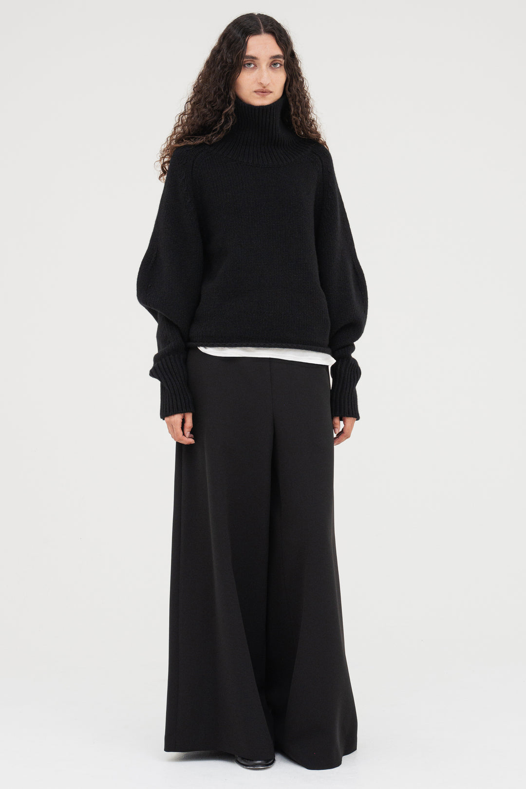 Contour Turtle Neck Knit / Black