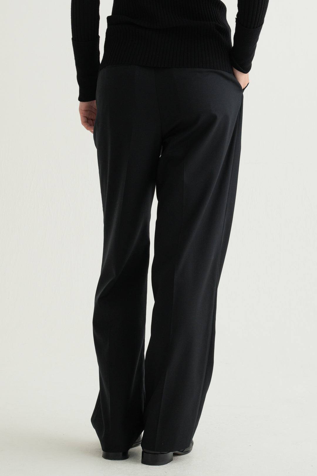 Virgin Wool Slim Straight Pants / Brown